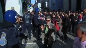 Ciocniri între manifestanţi şi forţele de ordine, în timpul unui miting în Lisabona