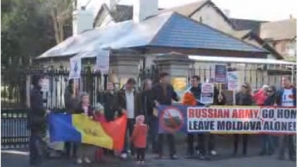 Comunitatea basarabenilor din Irlanda a protestat la ambasada Rusiei din Dublin