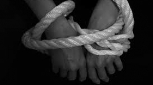 Mauritania - ţara unde se practică sclavia: Copii mănâncă nisip, femeile sunt bătute şi violate