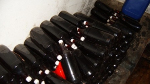 Un poliţist a fost reţinut pentru comerţ ilegal de băuturi alcoolice