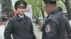 Caz revoltător! Poliţist umilit de colegii săi, după ce a fost lovit de o maşină (VIDEO)