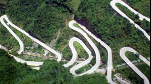 Cea mai periculoasă şosea din lume (FOTO)