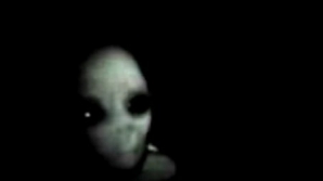 Ai văzut OZN-uri? Sună la linia telefonică pentru urgenţe extraterestre