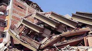 Clădire prăbuşită în timpul slujbei de Paşte. O fetiţă a murit, iar alte 30 de persoane au fost rănite