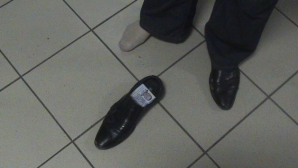 Moldoveni porniţi în Europa, cu acte false ascunse în pantofi