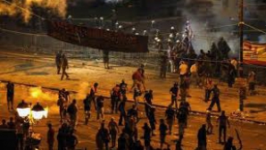 Altercaţii în Grecia: Cel puţin 200 de şoferi de autobuze au încercat să blocheze terminalul principal din Atena 