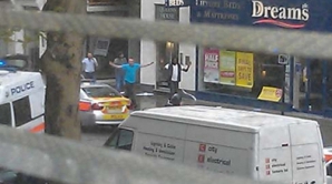 Ostatici într-o clădire din Londra. Sute de persoane au fost evacuate