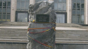 Socialiştii cer ajutorul comuniştilor pentru a demola piatra lui Ghimpu 