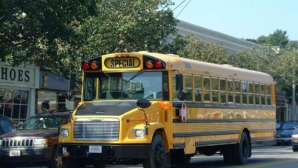 Erou la 13 ani. A trecut la volanul autobuzului şcolar, după ce şoferul a leşinat