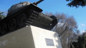 Cimitir comun al ostaşilor, transformat în fermă de vaci. Oamenii vor să înalţe un monument 