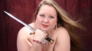 Coafuri şi machiaje oribile, lumină proastă, multă piele şi carne. Cea mai înspăimântătoare GALERIE FOTO