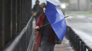 Duminică va ploua cu grindină