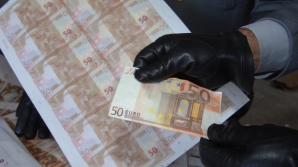 "Fabrică de bani". Trei africani falsificau euro într-un apartament din Capitală VIDEO