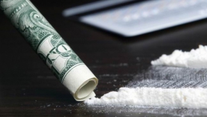 Captură record în România: Un bărbat a fost prins cu NOUĂ TONE de cocaină