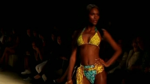 Atmosferă incendiară la Rio de Janiero: Designerii şi-au prezentat colecţiile de costume de baie la Săptămâna Modei 