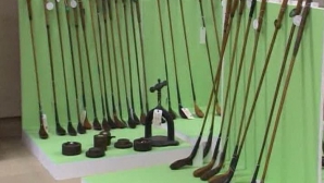 Crose de golf şi mingi ce datează din secolul al 15-lea vor fi scoase la licitaţie