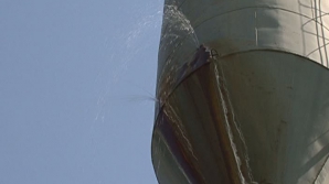 Apă bâhlită la robinet. Autorităţile nu au bani pentru a repara fântâna arteziană