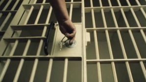 Un angajat al MAI a fost ucis şi lăsat lângă staţia de autobus. Suspecţii riscă detenţie pe viaţă