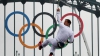 Flacăra olimpică, în mâinile lui Bear Grylls. Cum a transportat-o fostul star Discovery VIDEO