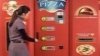  Automatul de pizza - o invenţie pe placul clienţilor înfometaţi (VIDEO)