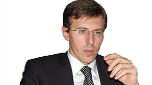 Chirtoacă, deranjat de "izul de WC" al unui bloc din Capitală: De-aş putea, v-aş amenda