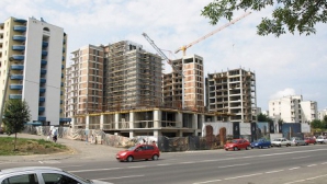 Peste 2.000 de familii sărace ar putea avea case noi