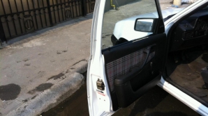 Lovitură fatală: A intrat cu maşina într-un obstacol de pe marginea şoselei şi a decedat