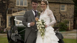 Rochia de mireasă cu noroc: Au purtat-o bunica, mama şi fiica 