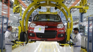 Fiat suspendă pentru două săptămâni producţia la fabrica lui Panda