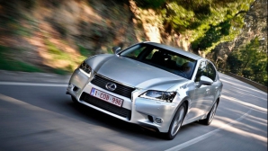 Lexus GS 450h testează cât de tare bate inima clienţilor săi