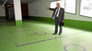 Parcare pentru femei cu locuri mai largi, mai bine iluminate şi atent semnalizate