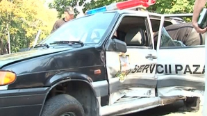 O maşină a Întreprinderii de Stat Servicii Pază a fost implicată într-un accident rutier FOTO, VIDEO