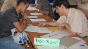 Începe înscrierea absolvenţilor care doresc să înveţe în România