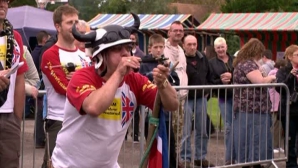 Atenţie! Se "împuşcă" cu mazăre în orăşelul Witcham din Comitatul Cambridgeshire