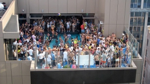 Petrecerile care ar înnebuni orice vecin! "O gloată de nebuni... Încerc să nu fiu acasă" FOTO/VIDEO