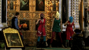 Un grup feminist din Rusia este judecat pentru că a cântat o melodie anti-Putin 