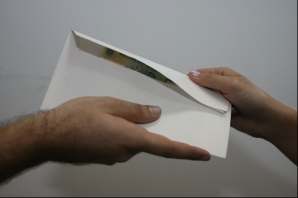 Munca la negru aduce sărăcie. Suma salariilor plătite în plic depăşeşte bugetul statului 