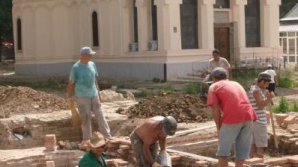 Nereguli pe şantiere şi la piaţă: Muncitorii NU PRIMESC APĂ pe timp de caniculă