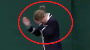 Vezi ce păţeşte un arbitru de linie la Wimbledon (VIDEO)