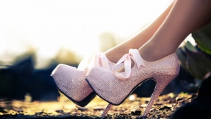 STUDIU: Ţara în care femeile poartă cele mari înalte tocuri din Europa