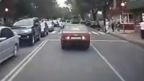 VIDEO Cine a greşit, şoferul sau pietonul? 