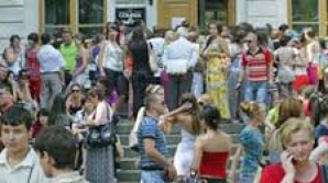 Absolvenţii în goana după prestigiu. Se grăbesc să devină economişti, jurişti sau medici