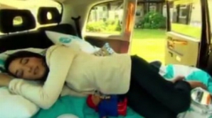 Un taximetrist londonez şi-a transformat maşina în cameră de hotel VIDEO