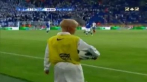 Gafa ULUITOARE a unui copil de mingi (VIDEO)