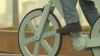 Bicicleta de carton, noua invenție ecologică. Valorează 10 dolari şi ţine 140 de kilograme VIDEO