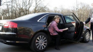 "Poliţiştii erau obosiţi şi nu şi-au îndeplinit obligaţiunile când a fost atacată  delegaţia din care făcea parte şi Merkel"