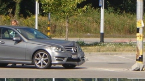 Accidentul despre care nimeni nu ştie cum s-a produs, în afară de şoferiţa de la volan FOTO