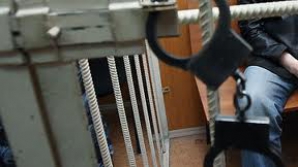 Ani grei de puşcărie pentru doi bărbaţi cărora alcoolul le-a dat "curaj şi putere"