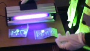 Poliţist reţinut de CCCEC: După ce a fost prins cu mită, a încercat să fugă cu maşina şi a provocat un accident VIDEO 