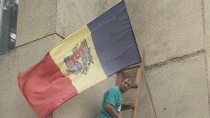 Publika TV întâmpinată cu pâine şi sare la Bălăureşti. "Cele trei culori ne unesc, ne avântă la fapte patriotice"